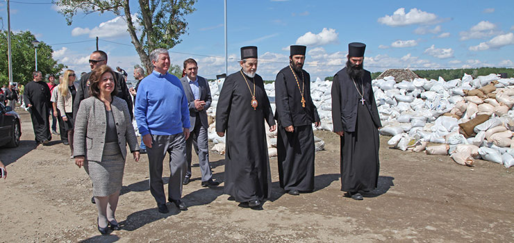FLOODS: Royal Couple deliver humanitarian aid to Sabac