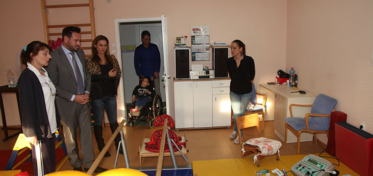 Princess Katherine Foundation and Ritopek Cherries deliver apples to Orphanages