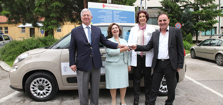 Crown Prince and Crown Princess deliver car tо General Hospital Uzice and aid to Shelter in Kragujevac