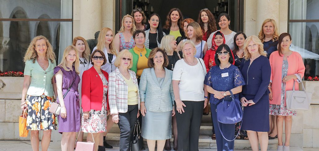 INTERNATIONAL WOMEN’S CLUB MEMBERS VISIT THE ROYAL PALACE