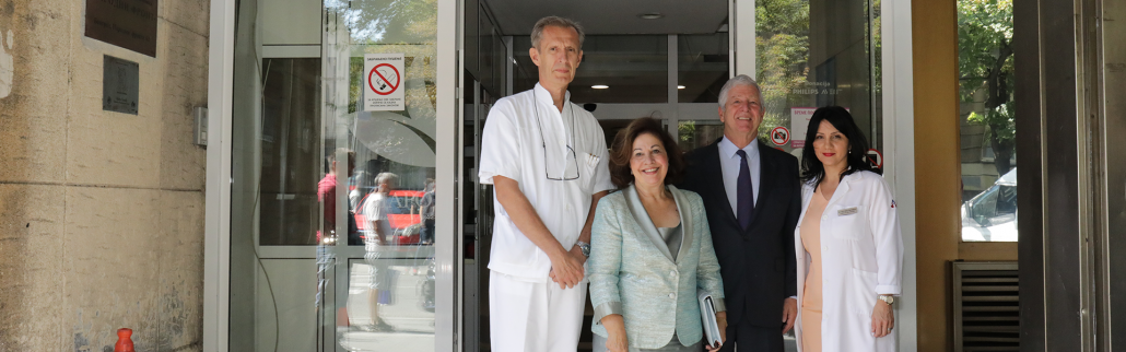 THEIR ROYAL HIGHNESSES CROWN PRINCE ALEXANDER AND CROWN PRINCESS KATHERINE IN THE PRESENCE OF HIS EXCELLENCY MINISTER OF HEALTH DR ZLATIBOR LONCAR DELIVERED MEDICAL EQUIPMENT AND ELECTRIC BEDS FOR INTENSIVE CARE UNIT AT OBSTETRICS AND GYNAECOLOGY CLINIC NARODNI FRONT BELGRADE