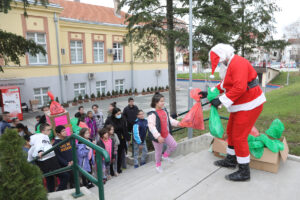HRH CROWN PRINCESS KATHERINE’S FOUNDATION CONTINUES DISTRIBUTION OF CHRISTMAS PRESENTS FOR CHILDREN