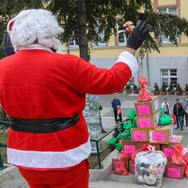 HRH CROWN PRINCESS KATHERINE’S FOUNDATION CONTINUES DISTRIBUTION OF CHRISTMAS PRESENTS FOR CHILDREN