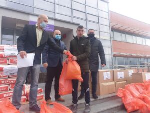 Distribution of aid packages to families in the municipality of Ranilug in Kosovo and Metohija