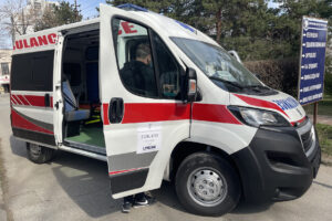 Donacija ambulantnog vozila Kliničkom centru Karagujevac