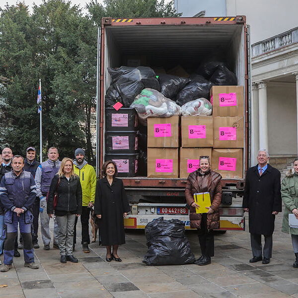 LIFELINE CHICAGO’S CHRISTMAS GIFTS FOR THE ORPHANS ARRIVE AT THE ROYAL PALACE