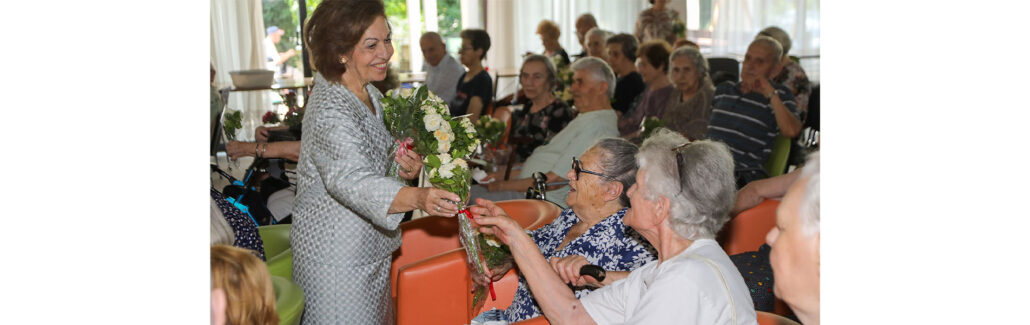 CROWN PRINCESS KATHERINE’S ROYAL GARDEN ROSES FOR ELDERLY LADIES