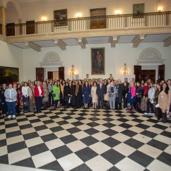 KRALJEVSKI PAR UGOSTIO MEĐUNARODNI KLUB ŽENA NA BELOM DVORU