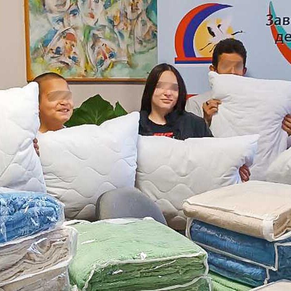 HRH CROWN PRINCESS KATHERINE AND LIFELINE CHICAGO BRING COMFORT TO CHILDREN IN NEED