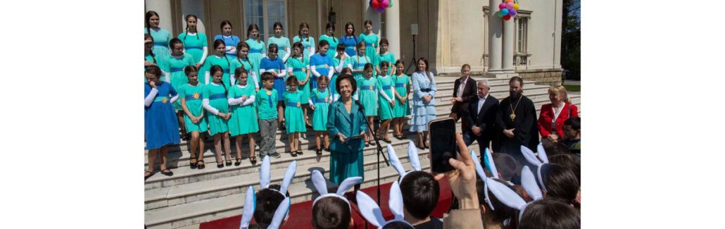 JOY OF UPCOMING EASTER SHARED WITH MORE THAN 1,000 CHILDREN AT THE WHITE PALACE