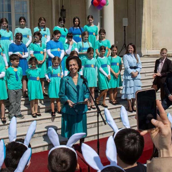 JOY OF UPCOMING EASTER SHARED WITH MORE THAN 1,000 CHILDREN AT THE WHITE PALACE